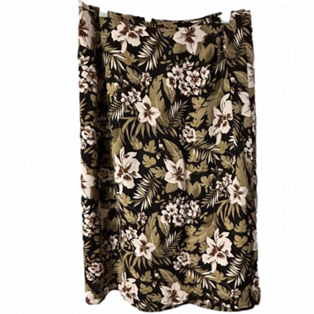 SKIRT by Morgan Taylor 100% silk outer. Lining polyester.